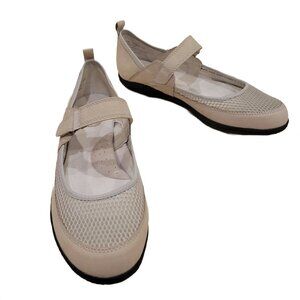 SoftWalk Women's Flats, 11M, Beige, New